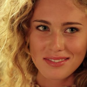 Assolo: un primo piano di Gaia D'Angelo tratto dal film