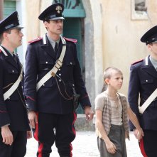 A testa alta: Giovanni Scifoni, Marco Cossi, Filippo Agnelli ed Alessandro Sperduti in una scena