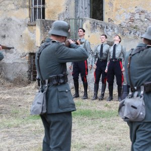 A testa alta: una scena della fiction Rai