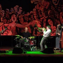 365 - Paolo Fresu, il tempo di un viaggio: il jazzista Paolo Fresu in una scena del documentario musicale a lui dedicato