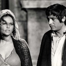 Manfredi e Claudia Cardinale 'Nell'anno del Signore'