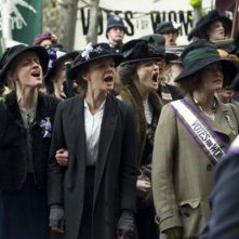 Suffragette: Carey Mulligan ed Helena Bonham Carter nella prima immagine del film