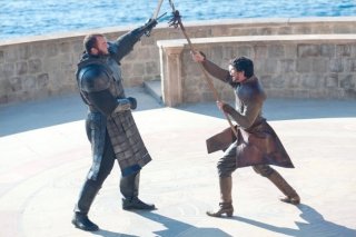 Il trono di spade: Pedro Pascal e Hafþór Júlíus Björnsson in una scena dell'episodio The Mountain and the Viper