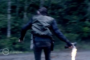 Trailer - Falling Skies Season 4 - Fire Back