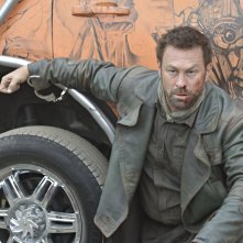 Defiance: una scena di The Opposite of Hallelujah con Grant Bowler