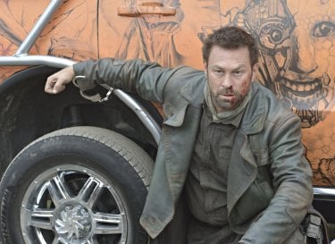 Defiance: una scena di The Opposite of Hallelujah con Grant Bowler