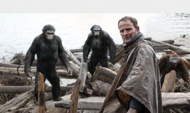 Apes Revolution: Jason Clarke in una sche del film