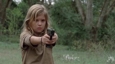 The Walking Dead: Kyla Kenedy è Mika nell'episodio Il bosco