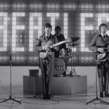 A Hard Day's Night - Tutti contro uno: i Beatles in bianco e nero in una scena dello storico documentario