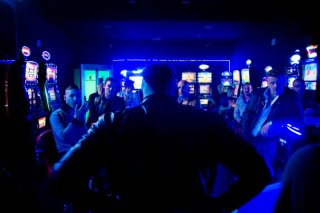 Gomorra - la serie: Genny Savastano (Salvatore Esposito) nella prima stagione, di spalle