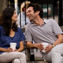 Rompicapo a New York: Audrey Tautou e Romain Duris sorridono in una scena del film