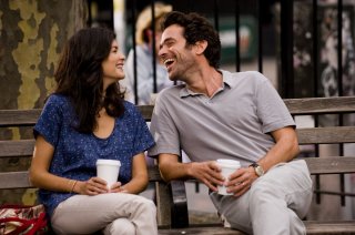 Rompicapo a New York: Audrey Tautou e Romain Duris sorridono in una scena del film