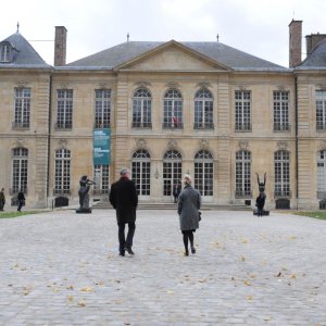 Le Week-end: Jim Broadbent con Lindsay Duncan in una scena del film