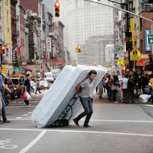 Rompicapo a New York: Romain Duris in una divertente scena del film