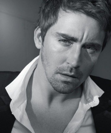 Un intenso primo piano per Lee Pace