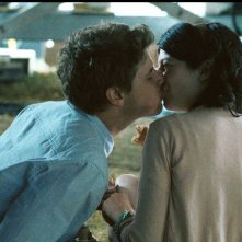 Gabrielle - Un amore fuori dal coro:  Alexandre Landry bacia Gabrielle Marion-Rivard in una scena del film