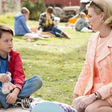 Mad Men: January Jones insieme a Mason Vale Cotton nell'episodio Field Trip