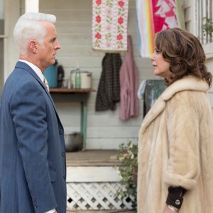 Mad Men: John Slattery e Talia Balsam nell'episodio The Monolith
