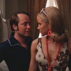Mad Men: Vincent Kartheiser e Jessy Schram nell'episodio The Strategy