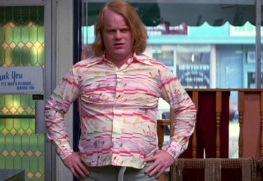 Boogie Nights: Philip Seymour Hoffman in una scena del film