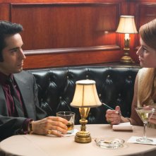 Jersey Boys: John Lloyd Young con Erica Piccininni in una scena del film