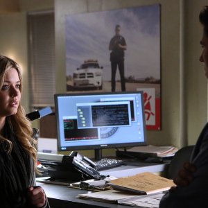 Pretty Little Liars: Sean Faris e Sasha Pieterse nell'episodio Whirly Girl