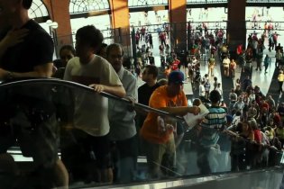 Clip Esclusiva - The Dark Side of the Sun