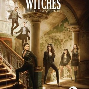 Le streghe dell'East End: una locandina per la seconda stagione