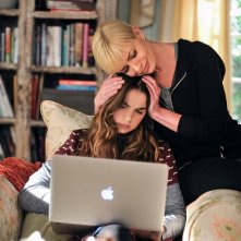 Jennifer Falls: Jaime Pressly e Dylan Gelula nella prima stagione