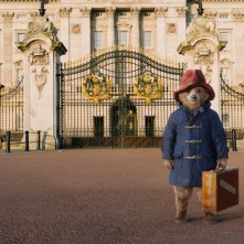 Paddington: l'orsetto Paddington di fronte a Buckingham Palace