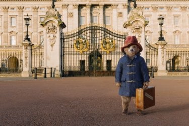 Paddington: l'orsetto Paddington di fronte a Buckingham Palace