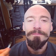 Pan: Hugh Jackman si rade i capelli prima dell'inizio delle riprese