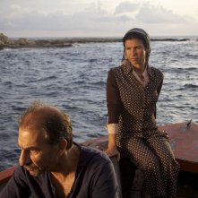 Un insolito naufrago nell'inquieto mare d'Oriente: Sasson Gabai e Baya Belal in un momento del film