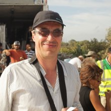 Il regista Sylvain Estibal sul set di Un insolito naufrago nell'inquieto mare d'Oriente