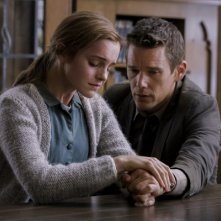 Regression: Emma Watson ed Ethan Hawke nella prima immagine del thriller