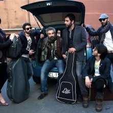 La pioggia che non cade: il gruppo degli Inverso in una scena del film