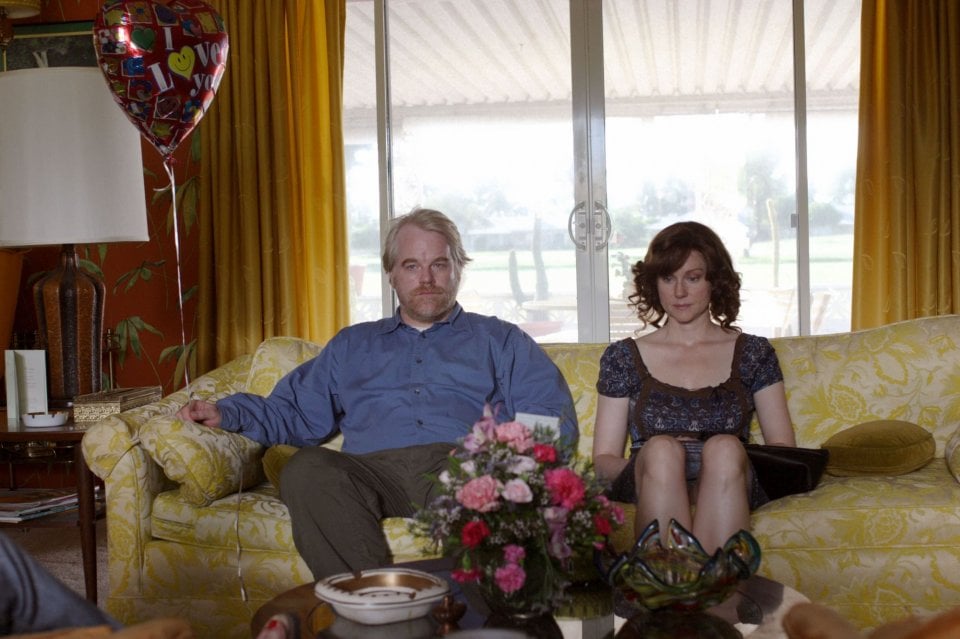 La famiglia Savage: Philip Seymour Hoffman e Laura Linney in una scena del film