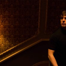 Sam Claflin in una scena dell'horror Le origini del male