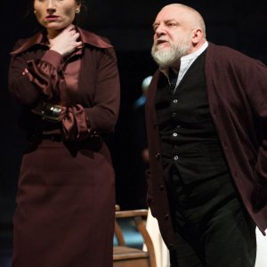 King Lear: Kate Feetwood con Simon Russell Beale in una scena