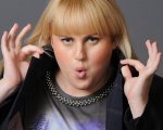 Grimsby: Rebel Wilson affianca Sacha Baron Cohen
