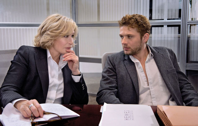 Damages: Glenn Close e Ryan Phillippe in una scena della quinta stagione