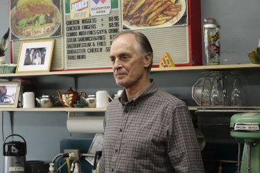 Fargo: Keith Carradine in una scena dell'episodio A Fox, a Rabbit and a Cabbage