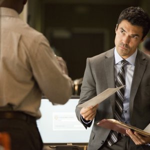 Murder in the First: Ian Anthony Dale in una scena del pilot