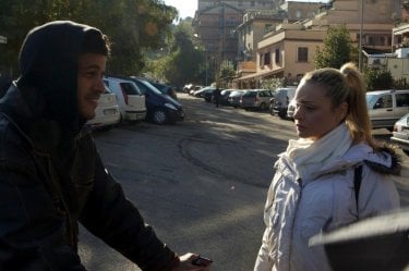 Carta bianca: Mohamed Zouaoui in una scena del film con Tania Angelosanto