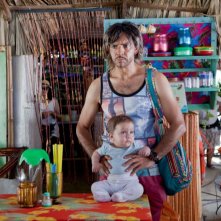 Instructions Not Included: Eugenio Derbez nei panni del papà inesperto in una scena del film