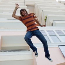 Instructions Not Included: il regista e protagonista del film Eugenio Derbez in una rocambolesca scena