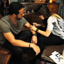 Graceland: Daniel Sunjata e Vanessa Ferlito in The Line