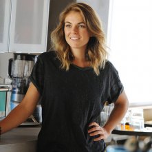 Graceland: Serinda Swan nell'episodio The Line