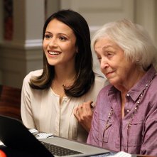 Chasing Life: Rebecca Schull e Italia Ricci nel primo episodio della serie