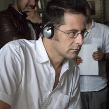 Il ricco, il povero e il maggiordono: il regista Morgan Bertacca sul set